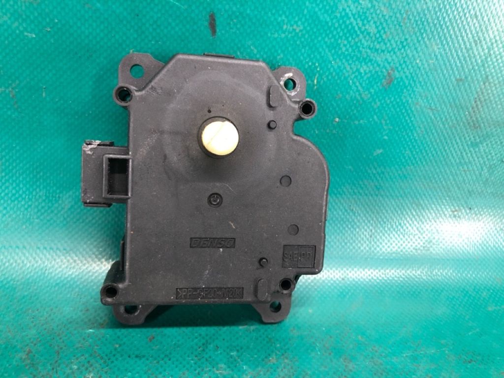 87106-07140 | Моторчик заслонки печки TOYOTA CAMRY 40 06-11 - Фото 3