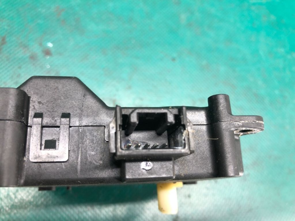 87106-07140 | Моторчик заслінки пічки TOYOTA CAMRY 40 06-11 - Фото 4