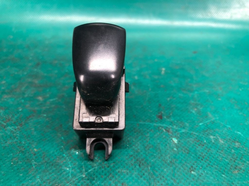 25411-1KL5C | Кнопка стеклоподъемника задн. прав. NISSAN X-TRAIL/ROGUE T32 13-20