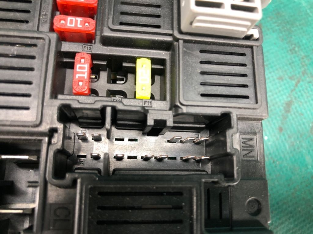 284B7 4BA0A | Блок запобіжників моторний відсік NISSAN X-TRAIL/ROGUE T32 13-20 - Фото 9