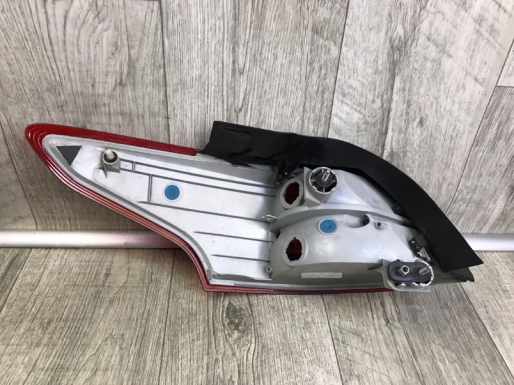 F1EZ-13404-B | Фонарь наружный задн. прав. FORD FOCUS 10-18 - Фото 4