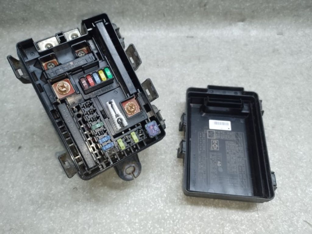 32120-STX-A01 | Блок предохранителей моторный отсек ACURA MDX (YD2) 06-13