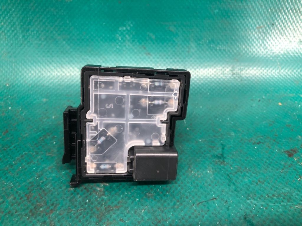 89235-33010 | Кнопка регулювання кермової колонки LEXUS NX 14-21 - Фото 3