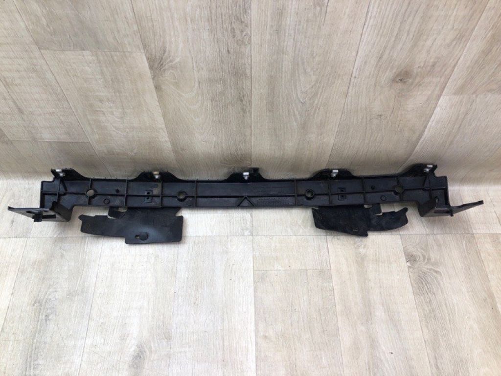 CJ5Z-8A284-C | Кронштейн решітки радіатора FORD ESCAPE 12-19