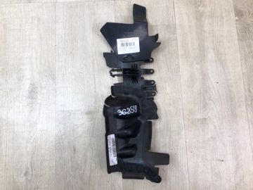 Дефлектор радіатора прав. FORD ESCAPE 12-19