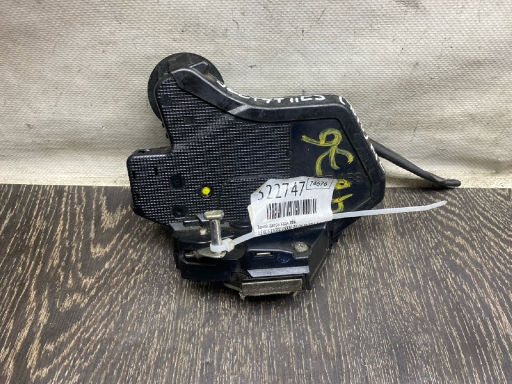 69060-33111 | Замок двері задн. лів. LEXUS ES300 ES330 01-06