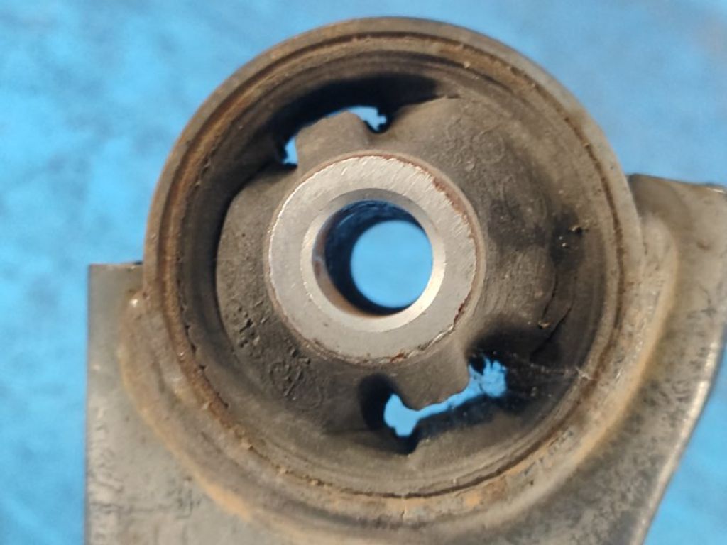 20202AJ05A | Важіль передньої підвіски нижній лів. SUBARU OUTBACK 09-14 BR - Фото 4