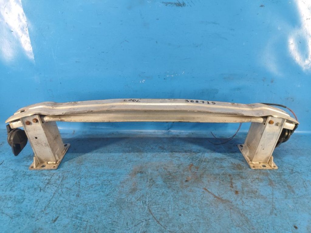 8R0 807 113 B | Усилитель переднего бампера AUDI Q5 08-16