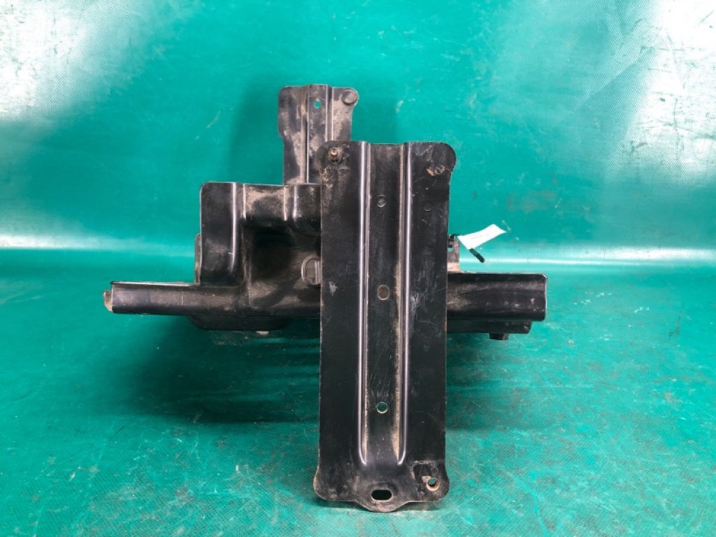 64860-JM00A | Кріплення акумулятора NISSAN ROGUE 08-15 - Фото 3