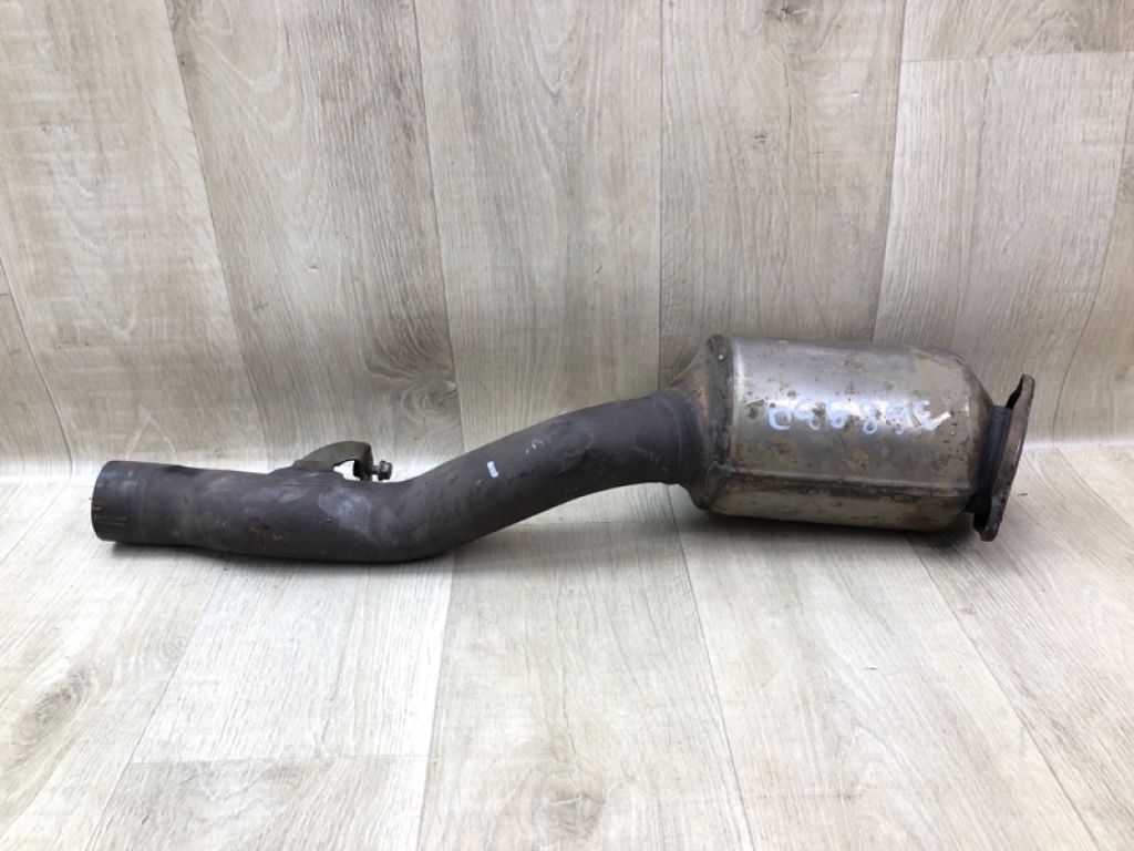 95811302410 | Приемная труба глушителя прав. PORSCHE CAYENNE 10-18