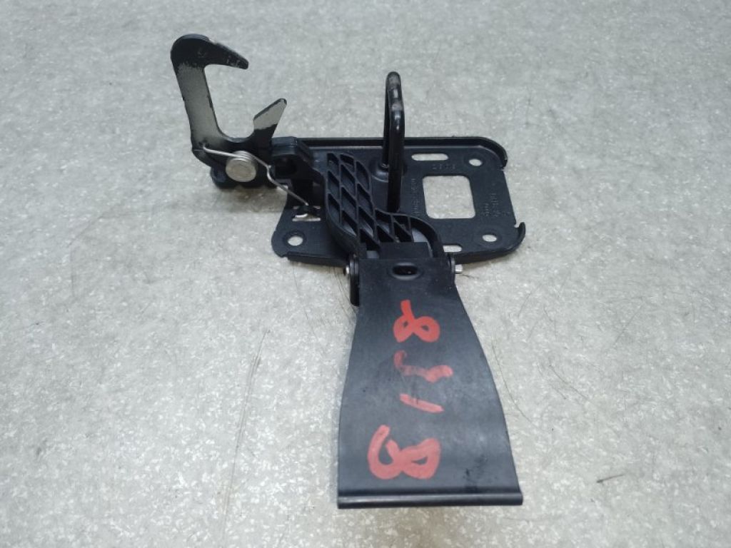 8T0823480 | Гак замка капота AUDI A5 07-17