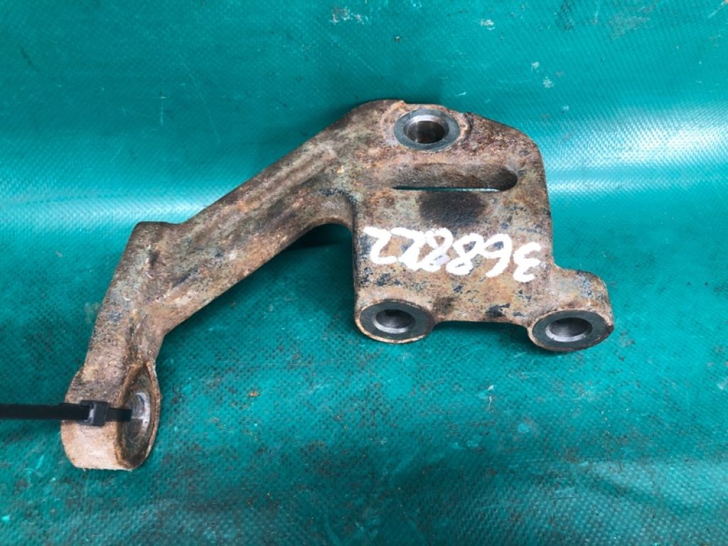 38336-1KD0A | Кронштейн редуктора прав. NISSAN JUKE 10-19