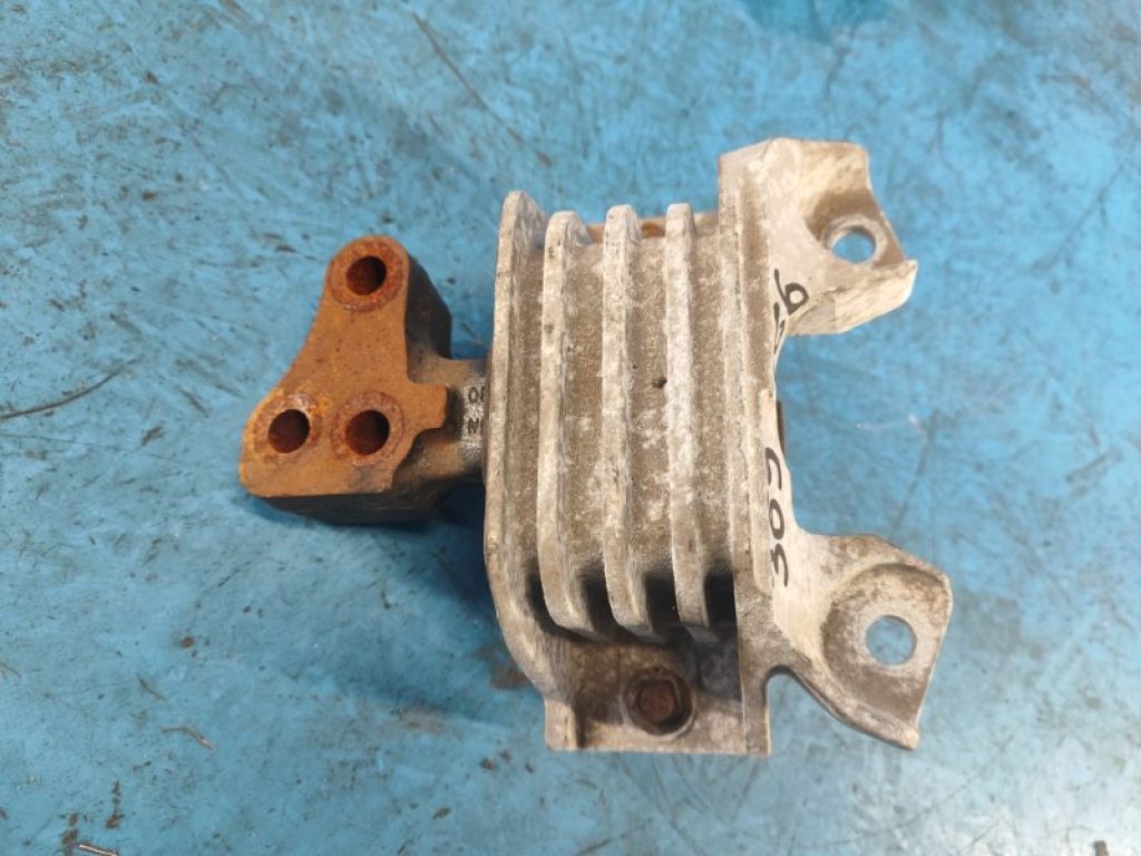 P05147129AD | Подушка двигуна верхня лів. DODGE JOURNEY 08-20