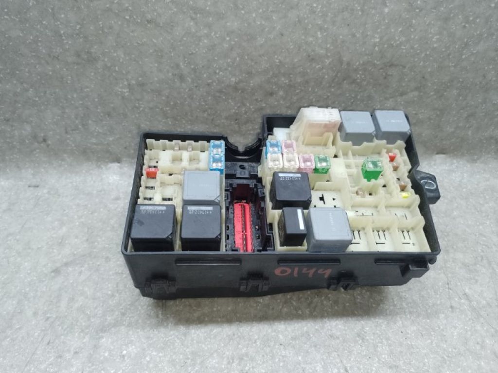 AV6T14A142AB | Блок запобіжників моторний відсік FORD ESCAPE 12-19