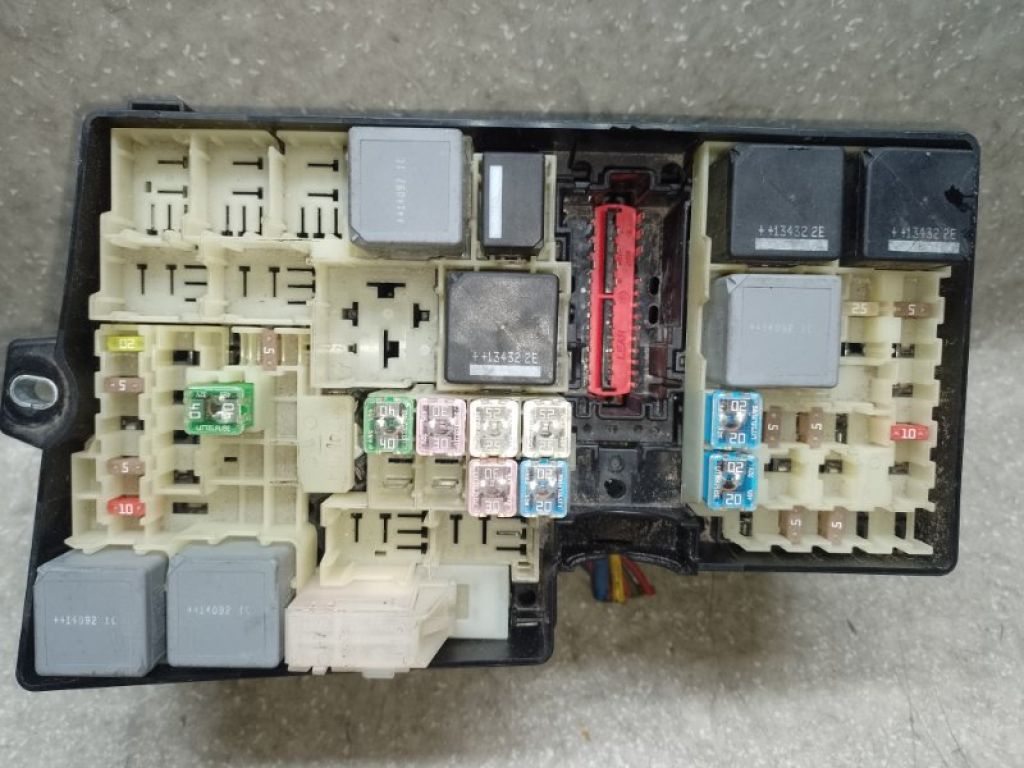 AV6T14A142AB | Блок запобіжників моторний відсік FORD ESCAPE 12-19 - Фото 2