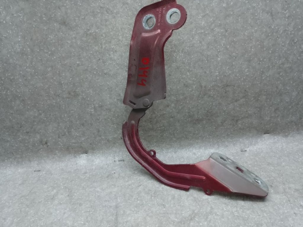 CP9Z-16796-A | Петля капоту прав. FORD ESCAPE 12-19