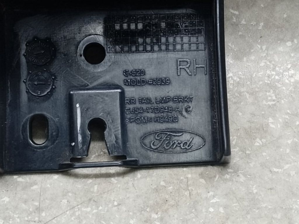 CJ5Z-17D942-C | Кронштейн заднього бампера прав. FORD ESCAPE 12-19 - Фото 4