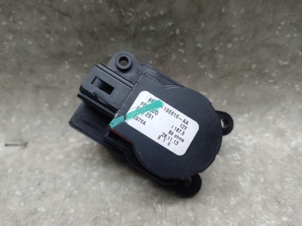 AV6Z-19E616-B | Моторчик заслінки пічки FORD ESCAPE 12-19