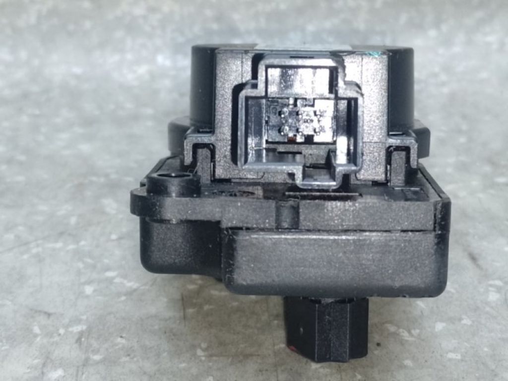 AV6Z-19E616-B | Моторчик заслінки пічки FORD ESCAPE 12-19 - Фото 3