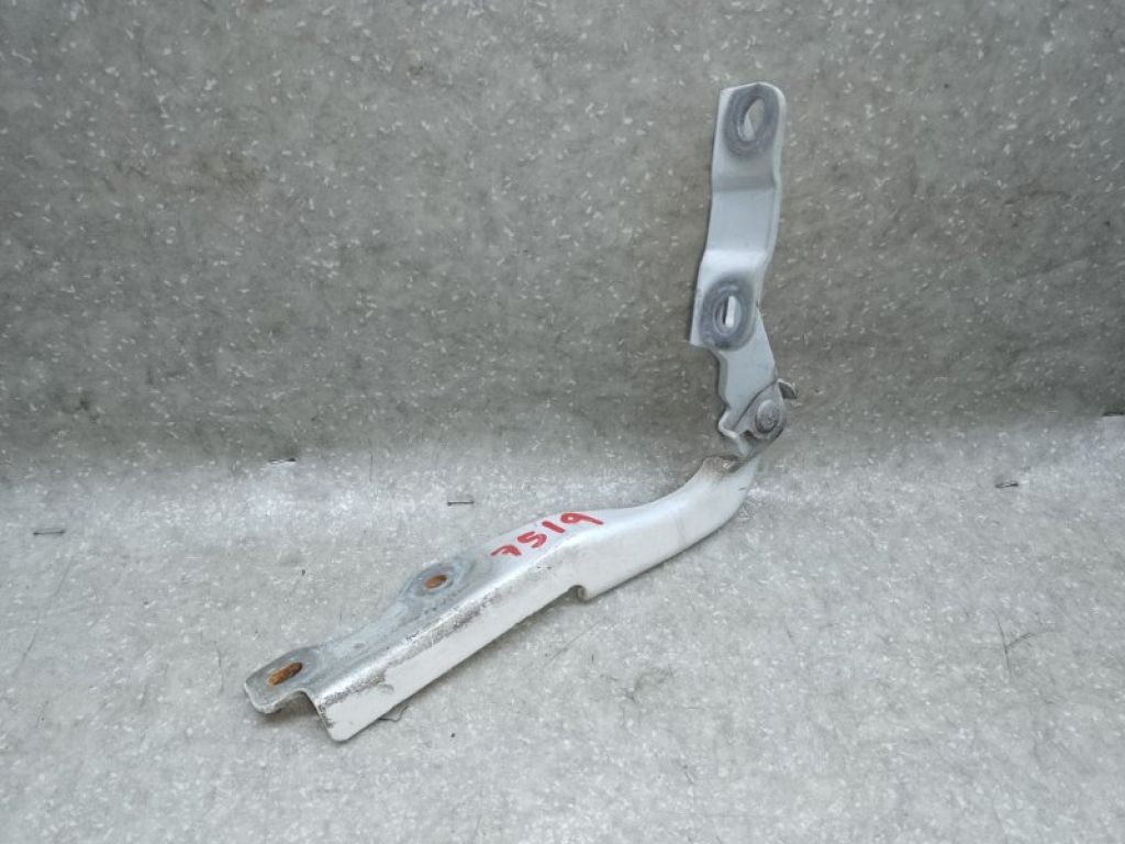B45A-52-420A | Петля капоту ліва MAZDA 3 BM 13-19