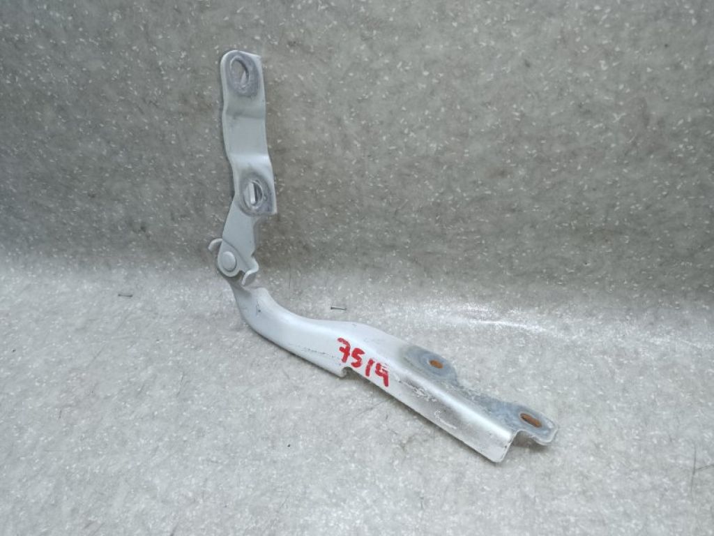 B45A-52-410A | Петля капоту права MAZDA 3 BM 13-19