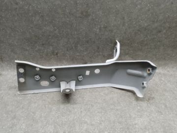 Кронштейн/кріплення крила переднє праве MAZDA 3 BM 13-19