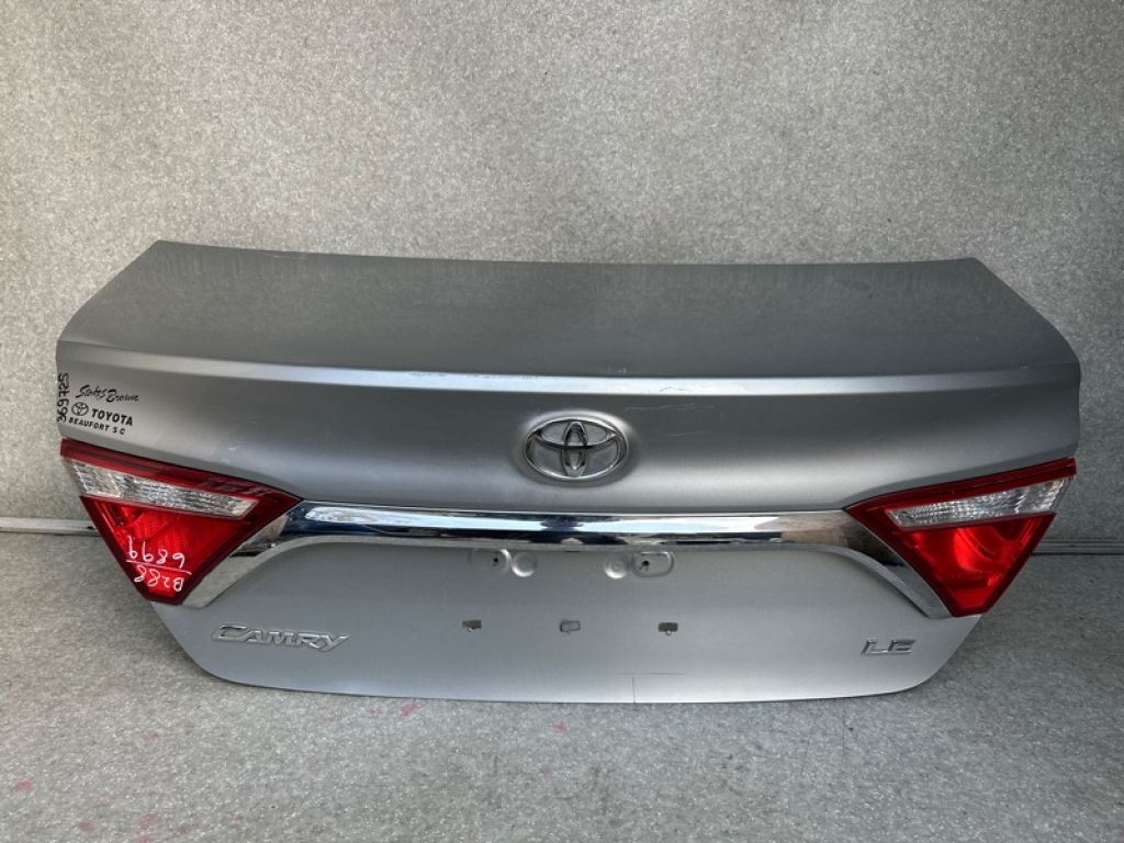 64401-06A40 | Кришка багажника TOYOTA CAMRY 55 14-17 - Фото 2