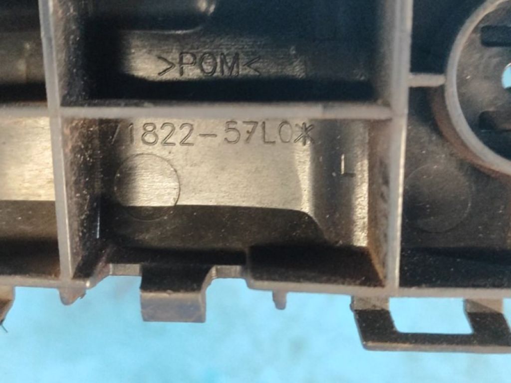 71822-57L00 | Кронштейн заднего бампера лев. SUZUKI KIZASHI 09-14 - Фото 4