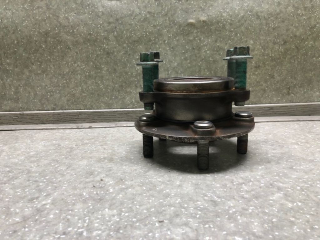 KD35-33-04XC | Маточина колеса передн. лів. MAZDA CX-5 (KE) 11-17