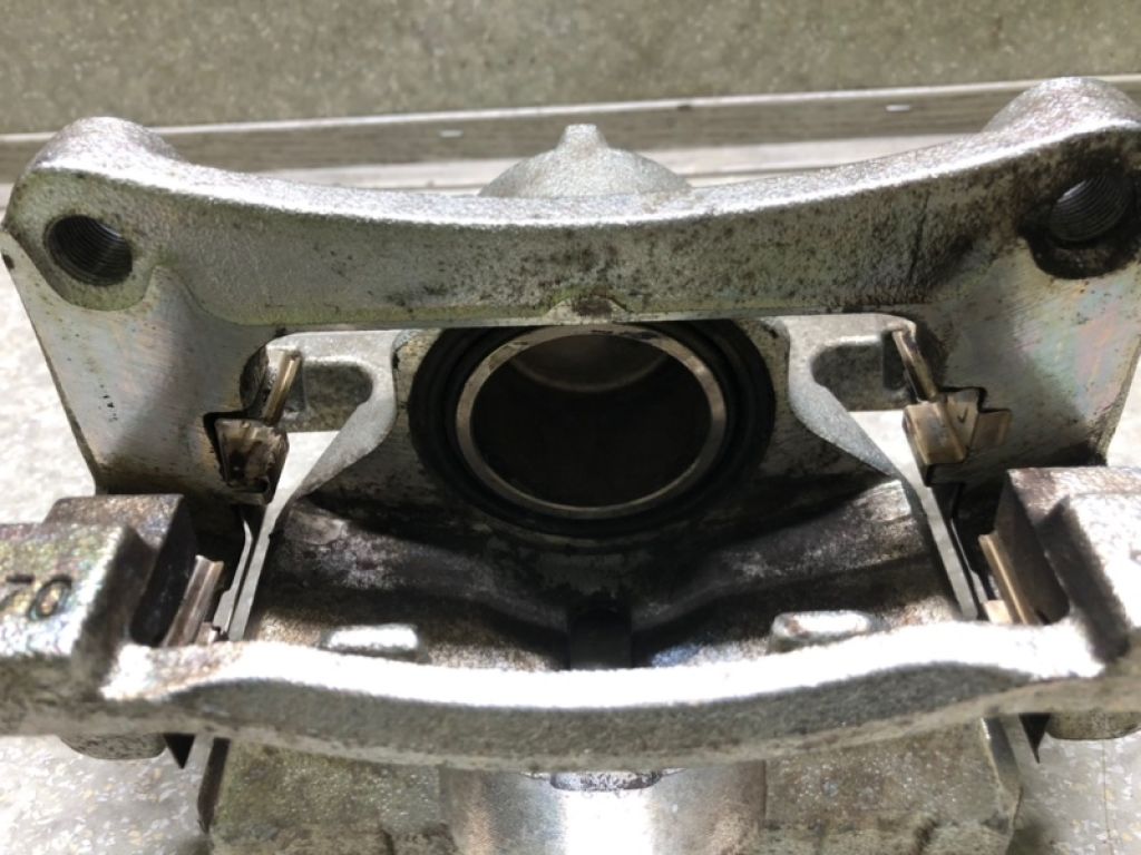 K0Y1-33-99Z | Супорт гальмівний передн. лів. MAZDA CX-5 (KE) 11-17 - Фото 3