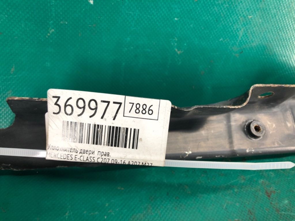 A 207 630 14 28 | Уплотнитель двери прав. MERCEDES E-CLASS C207 09-16 - Фото 2