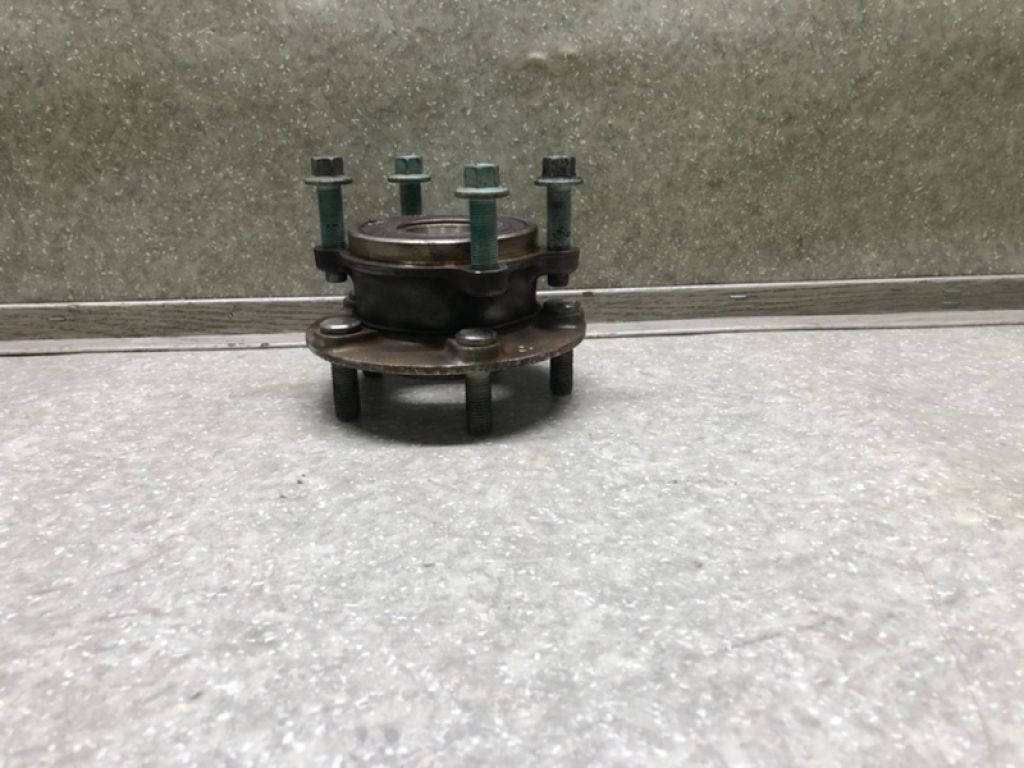 KD35-33-04XC | Маточина колеса передн. прав. MAZDA CX-5 (KE) 11-17