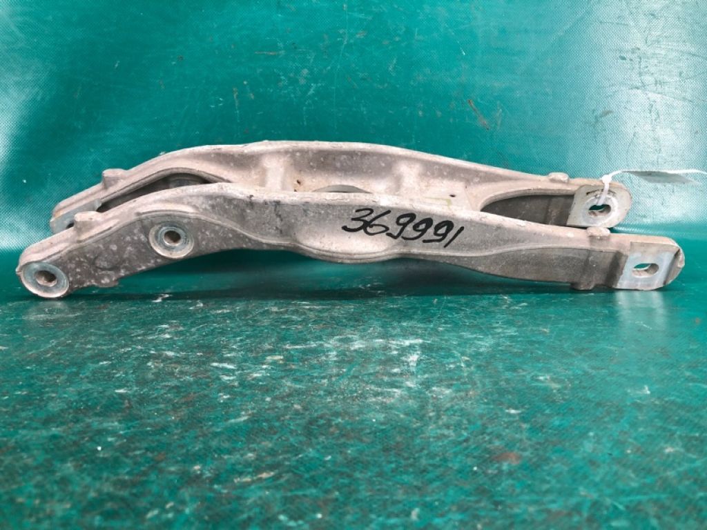 A 204 350 35 06 | Рычаг задней подвески поперечный нижний прав. MERCEDES E-CLASS C207 09-16