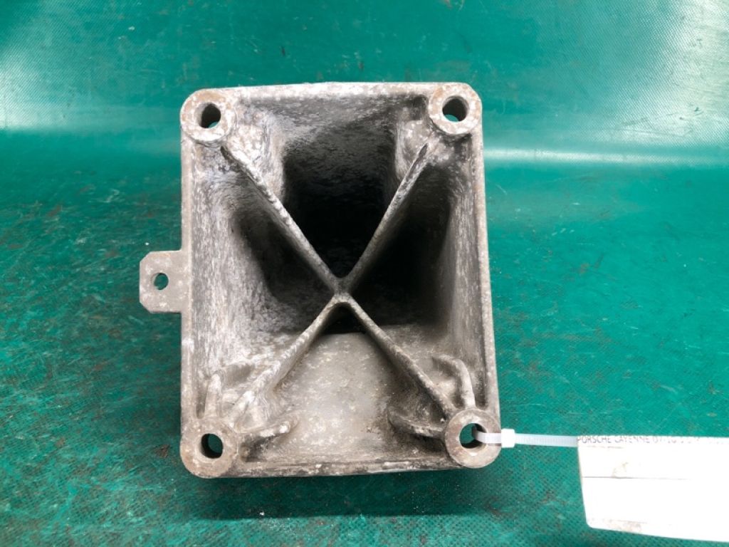 955 375 309 01 | Кронштейн двигателя прав. PORSCHE CAYENNE 07-10 - Фото 4