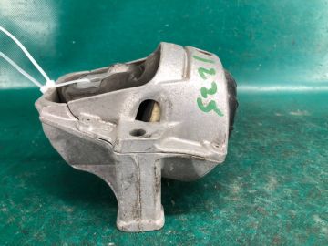 Подушка двигуна AUDI A4 08-15