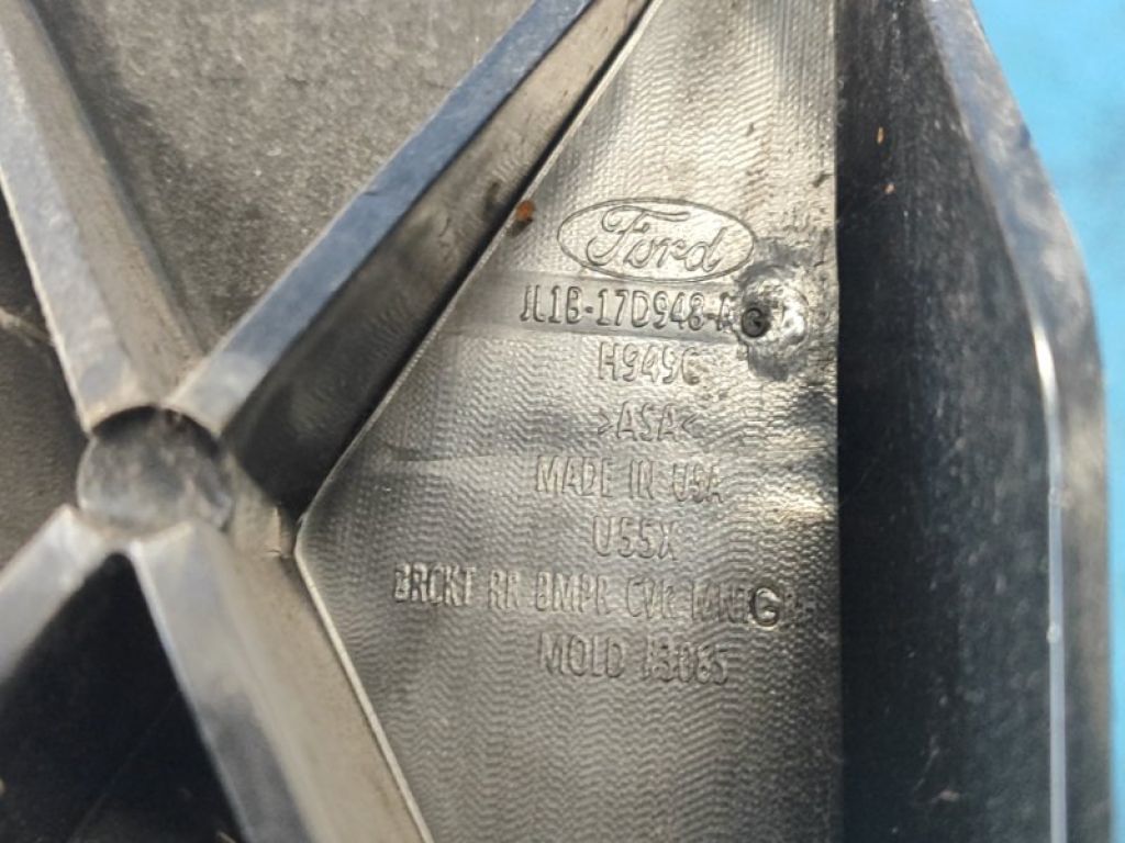 JL1Z-17D942-A | Кронштейн заднього бампера прав. FORD EXPEDITION 17- - Фото 4