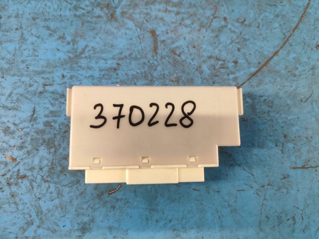 82641-47031 | Запобіжник TOYOTA PRIUS - 30 09-17