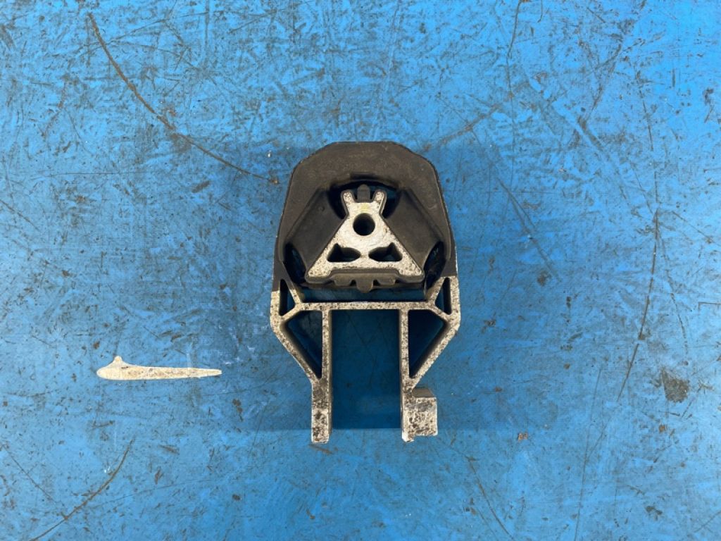 AV6Z-6068-B | Подушка двигуна нижня FORD ESCAPE 12-19 - Фото 2