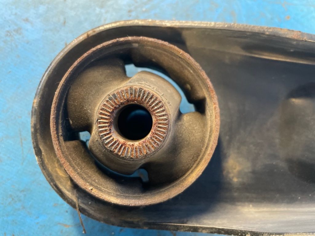 54501-B2000 | Важіль передньої підвіски нижній прав. KIA SOUL PS 13-19 - Фото 4