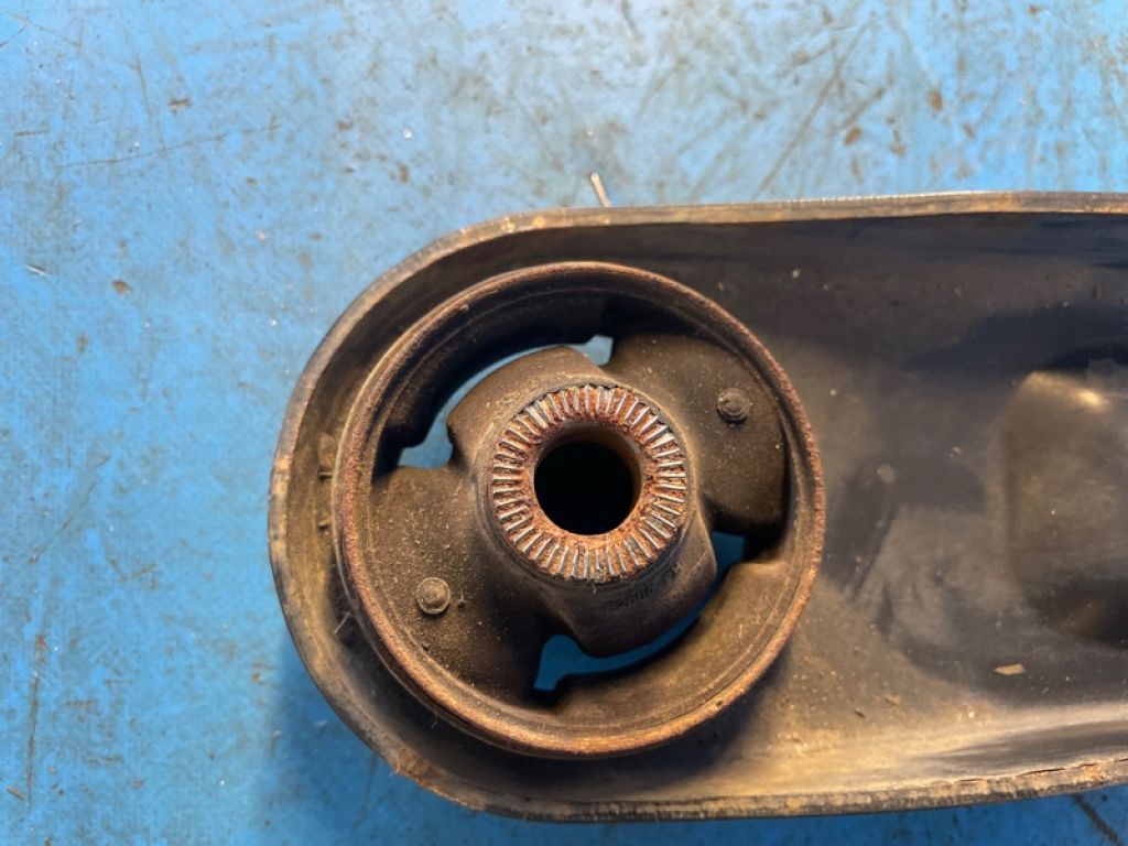 54500-B2000 | Важіль передньої підвіски нижній лів. KIA SOUL PS 13-19 - Фото 3