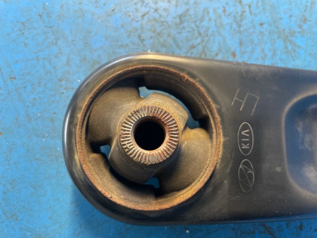 54500-B2000 | Важіль передньої підвіски нижній лів. KIA SOUL PS 13-19 - Фото 4