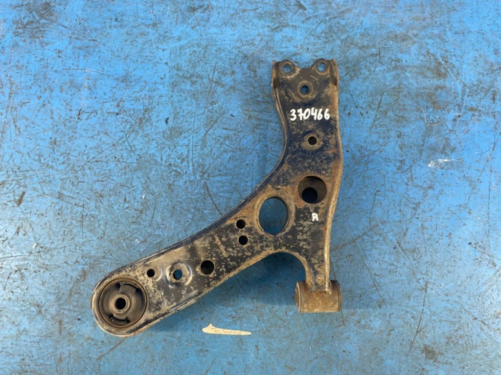 48068-47050 | Важіль передньої підвіски нижній прав. TOYOTA PRIUS - 30 09-17