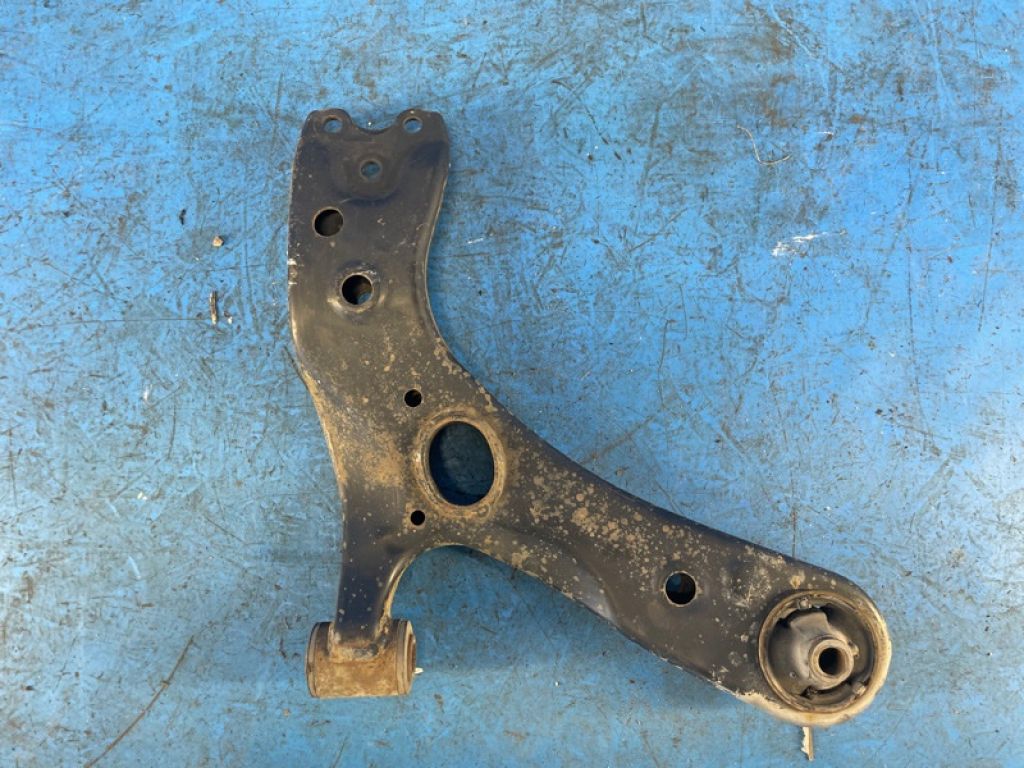 48068-47050 | Важіль передньої підвіски нижній прав. TOYOTA PRIUS - 30 09-17 - Фото 2