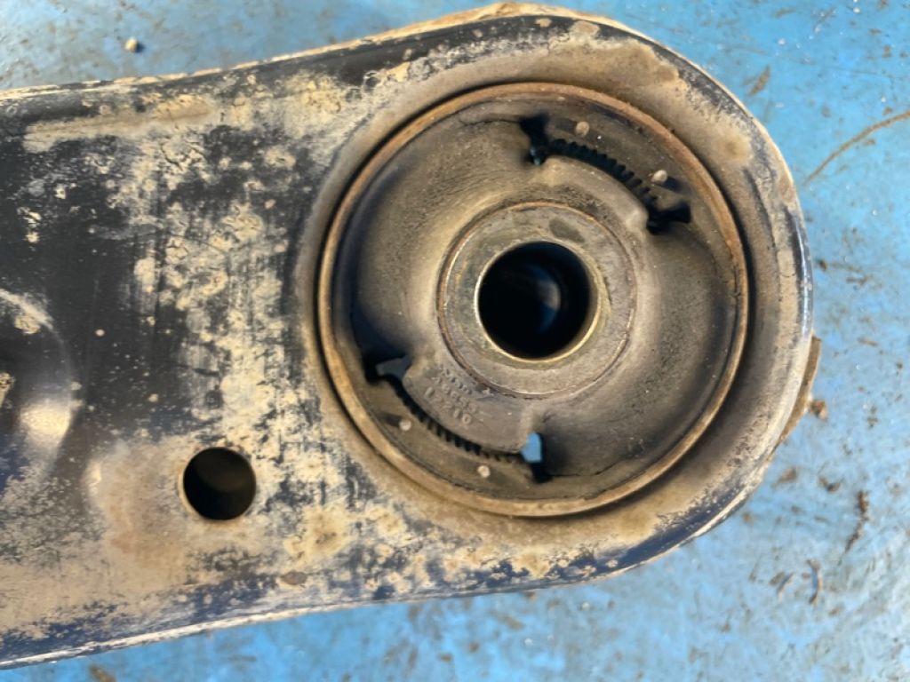 48068-47050 | Важіль передньої підвіски нижній прав. TOYOTA PRIUS - 30 09-17 - Фото 4