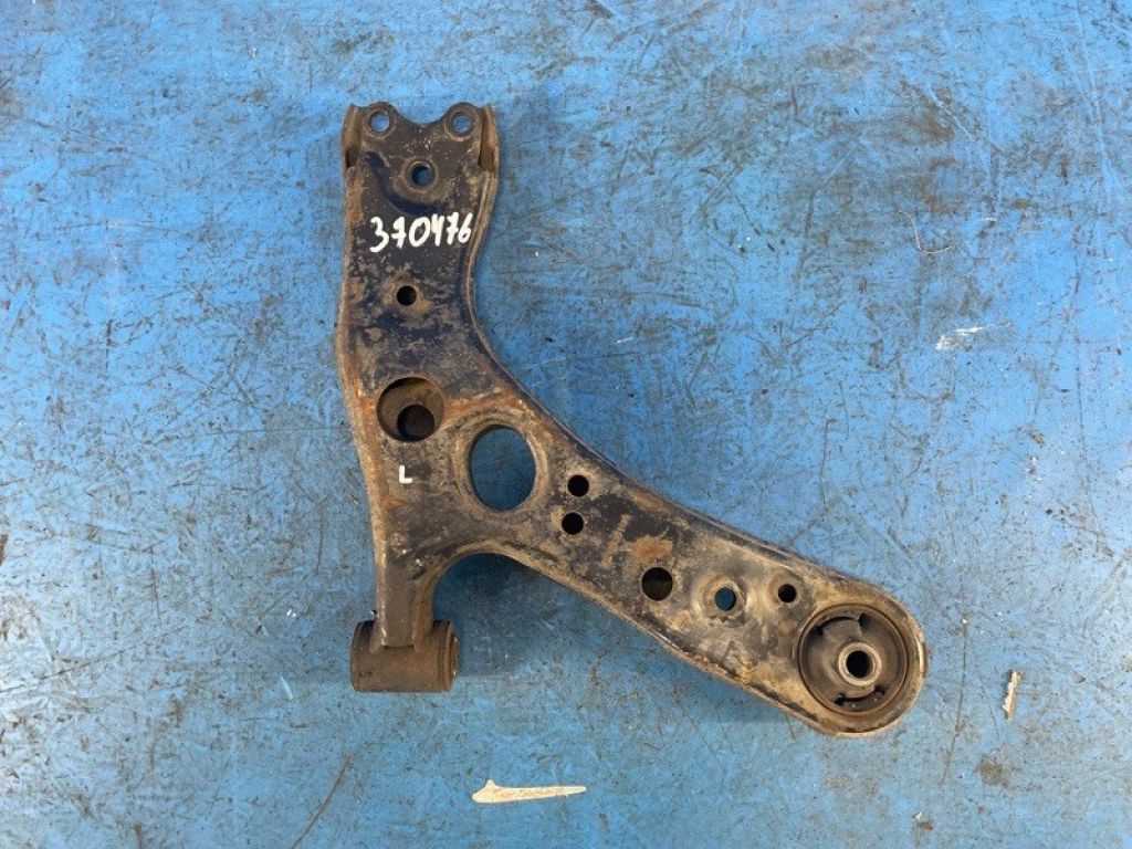 48069-47050 | Важіль передньої підвіски нижній лів. TOYOTA PRIUS - 30 09-17