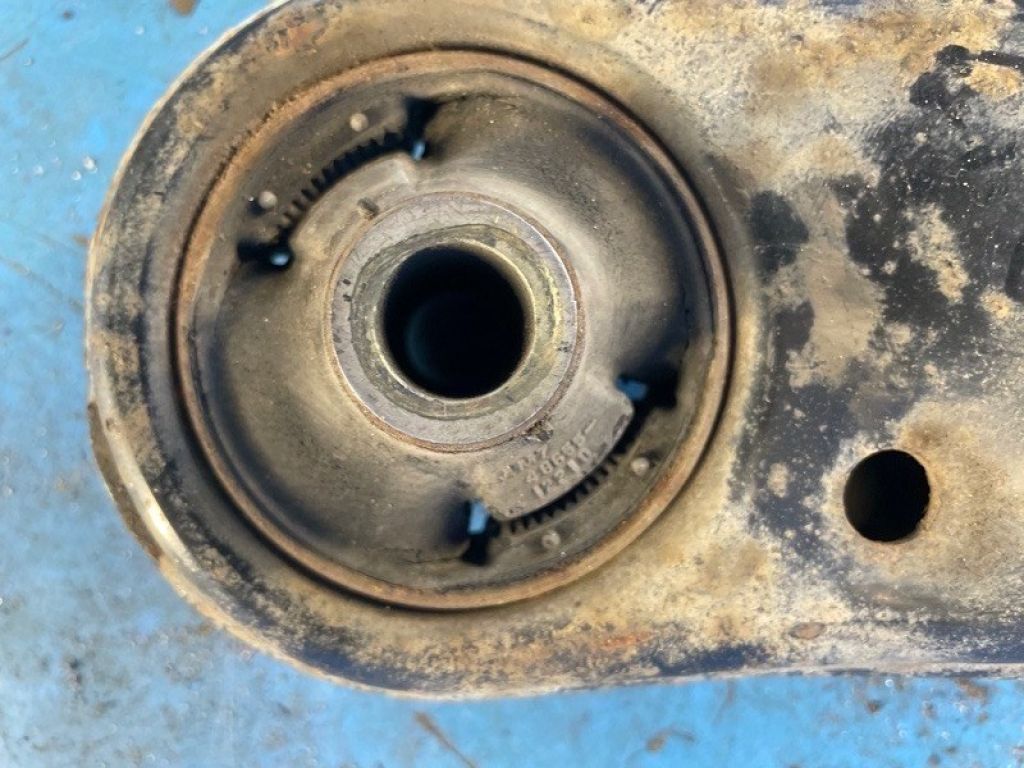 48069-47050 | Важіль передньої підвіски нижній лів. TOYOTA PRIUS - 30 09-17 - Фото 4