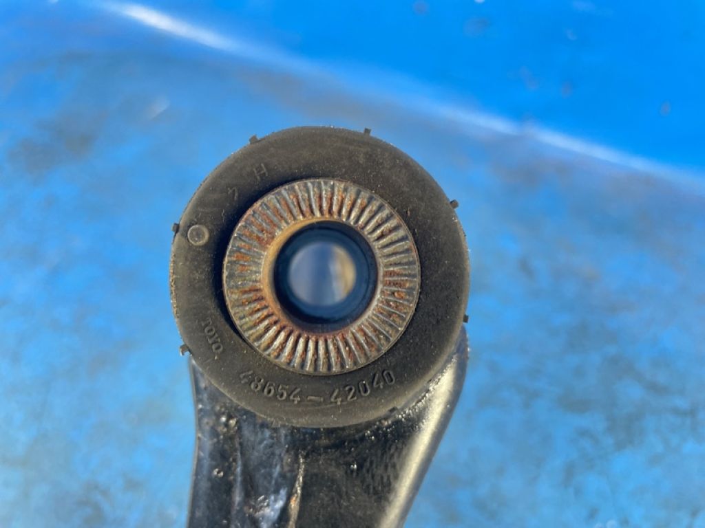 48069-47050 | Важіль передньої підвіски нижній лів. LEXUS CT200 11-17 - Фото 3