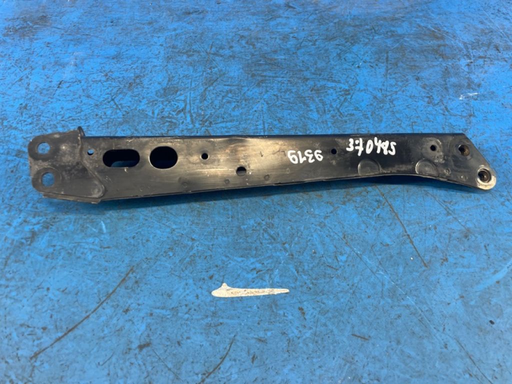 51108-12010 | Кронштейн кріплення передньої панелі лів. LEXUS CT200 11-17