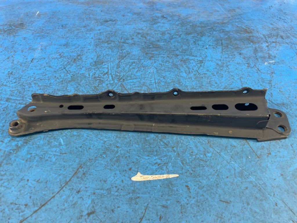 51108-12010 | Кронштейн кріплення передньої панелі лів. LEXUS CT200 11-17 - Фото 3