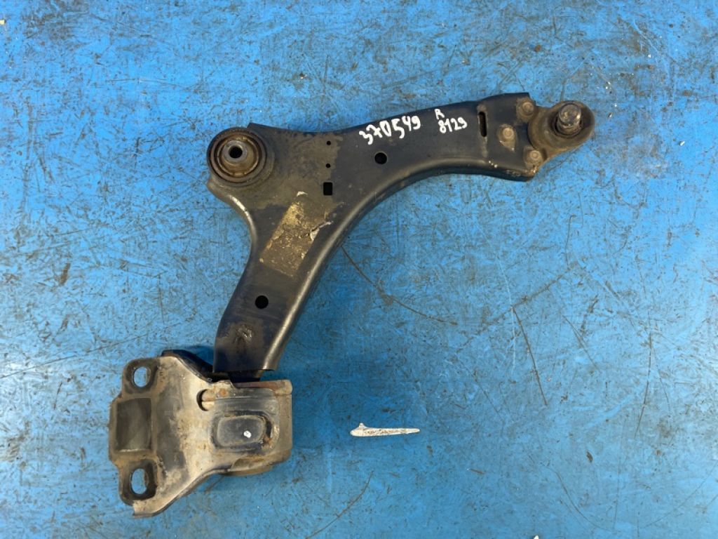 31277346 | Важіль передньої підвіски нижній прав. VOLVO XC70 07-16